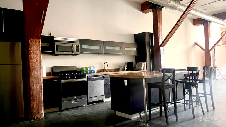  Creative Pop-Up Loft w/ Full Kitchen + Street View 
