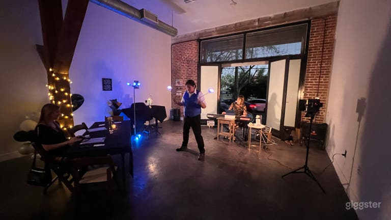  Creative Content Pop-Up Studio w/ Full Kitchen + Storefront 