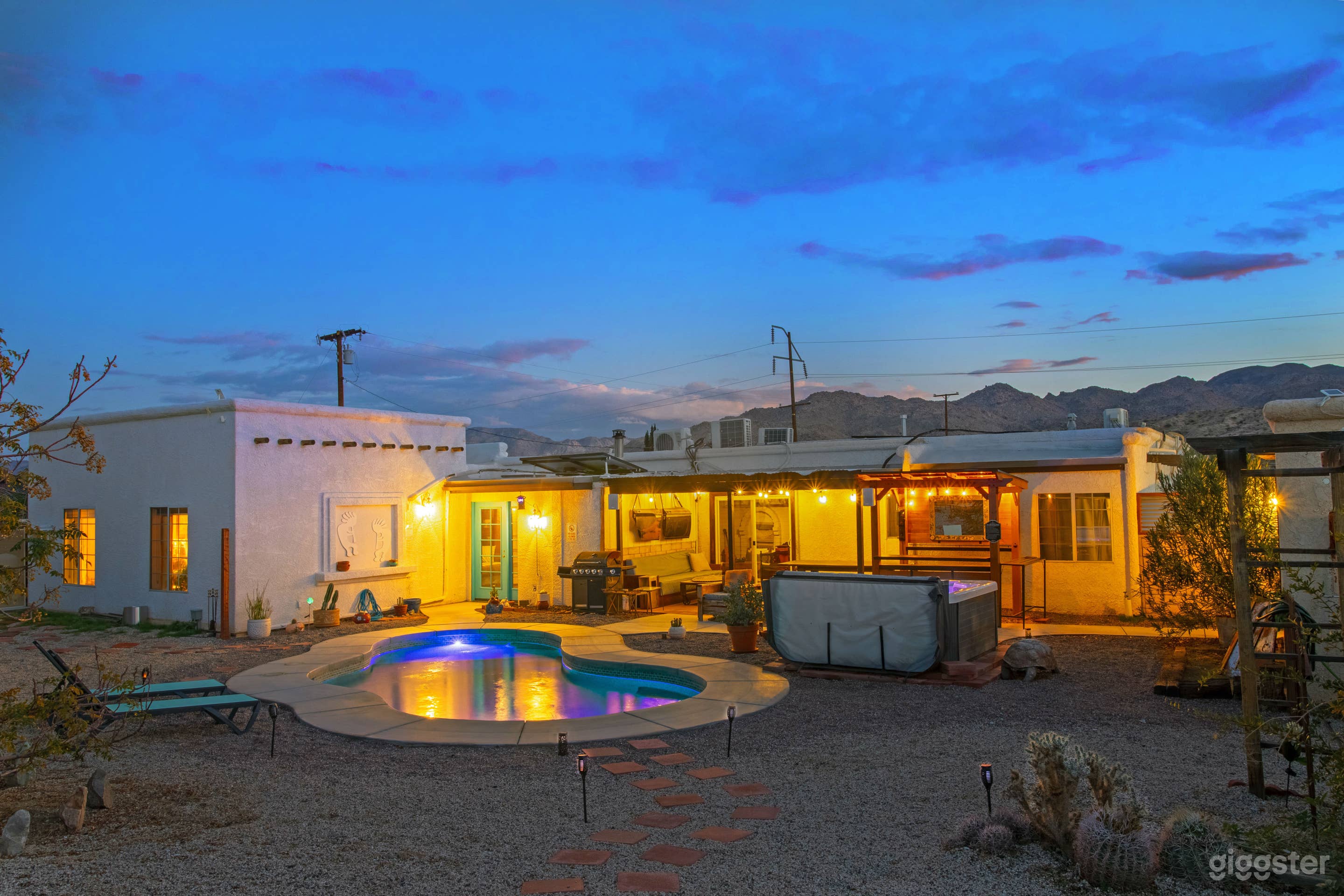 Boutique Oasis: HotTub, Pool, Labyrinth, Private Photo 2
