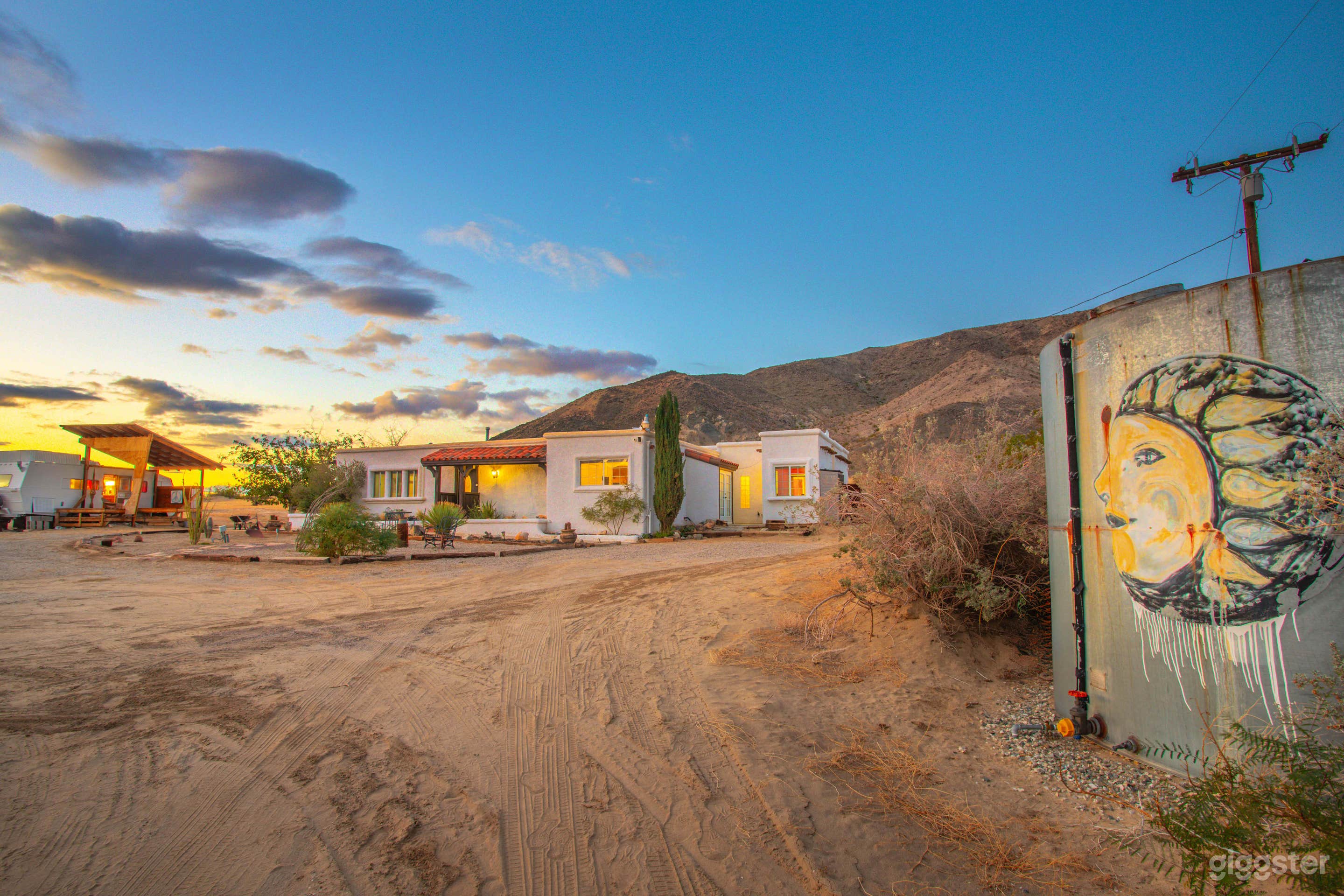 Boutique Oasis: HotTub, Pool, Labyrinth, Private Photo 3