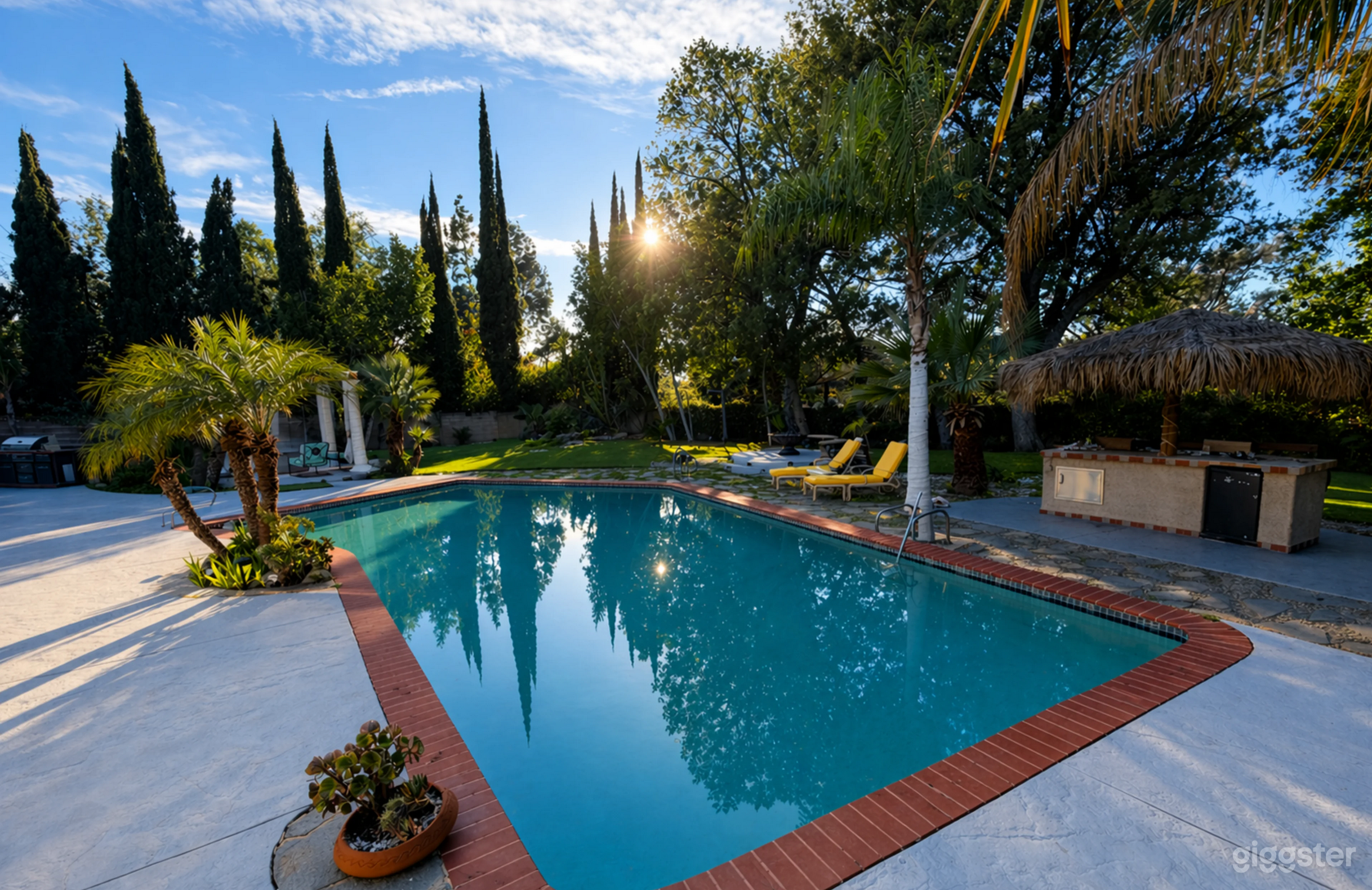 Private, Luxurious Pool for Film & Photo Shoots Photo 3