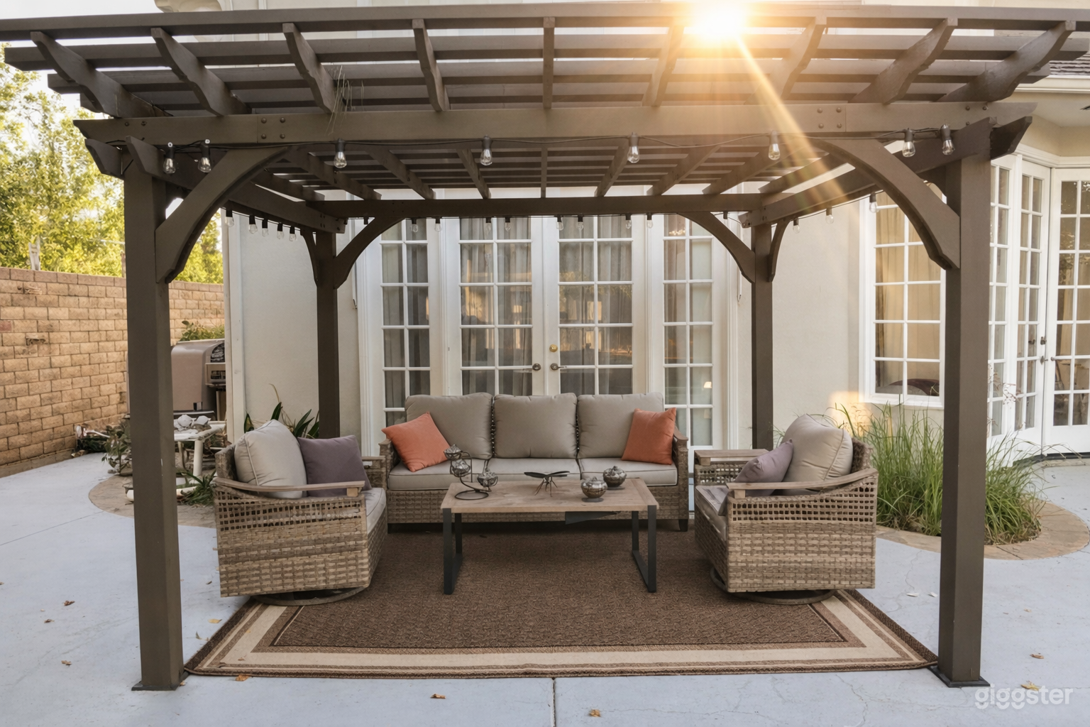 Private, Luxurious Pool for Film & Photo Shoots Photo 2