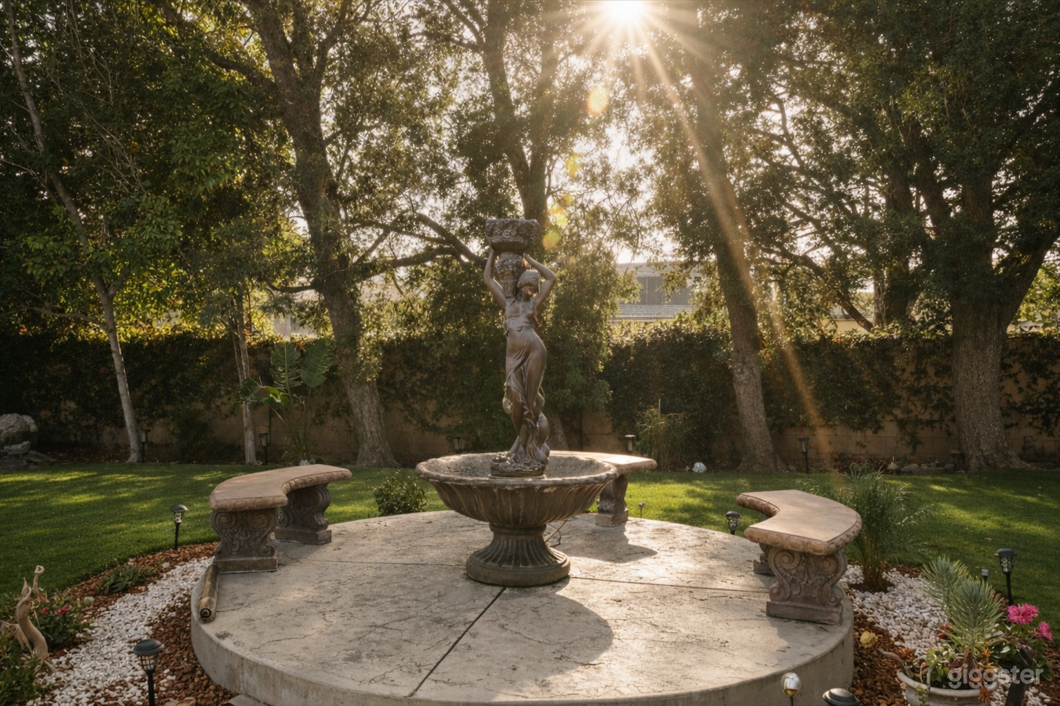 Private, Luxurious Pool for Film & Photo Shoots Photo 3