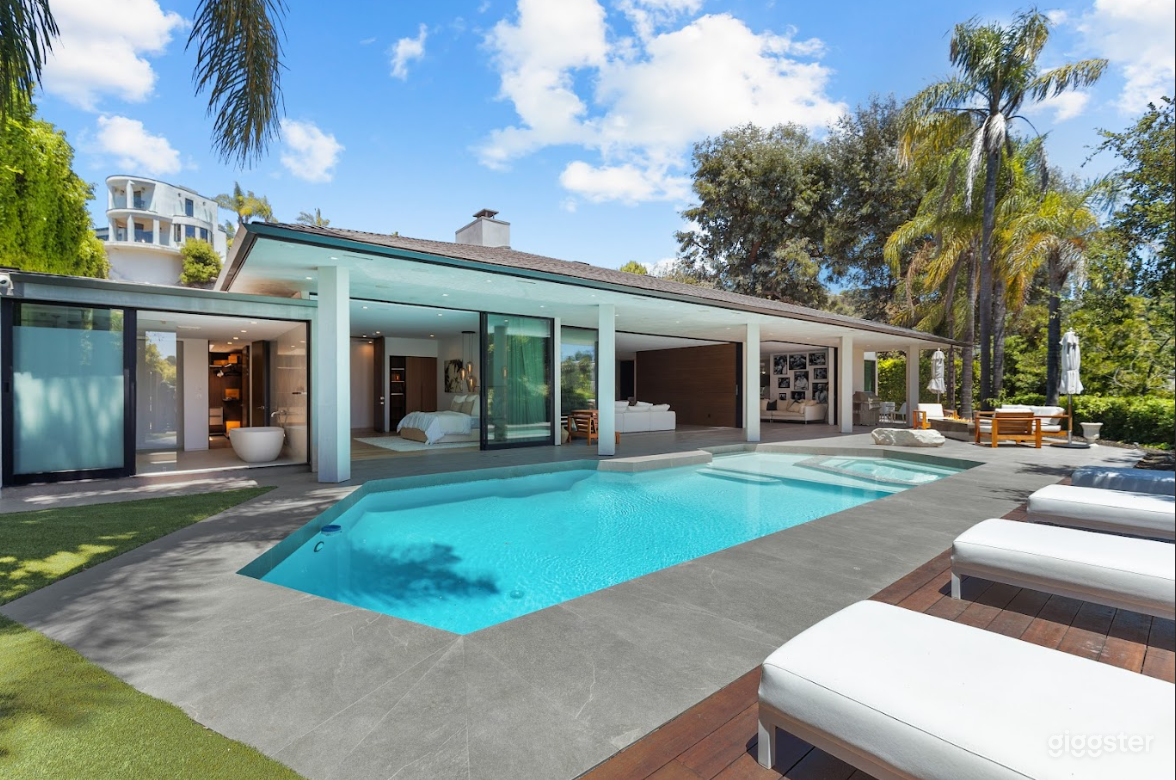Stunning, Iconic Beverly Hills Estate Photo 1