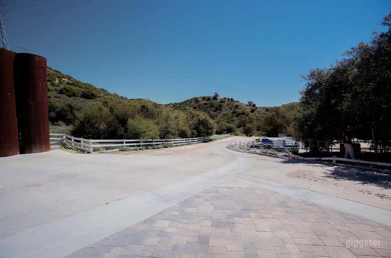  Grand Horse arena, private 400 acres Ranch 