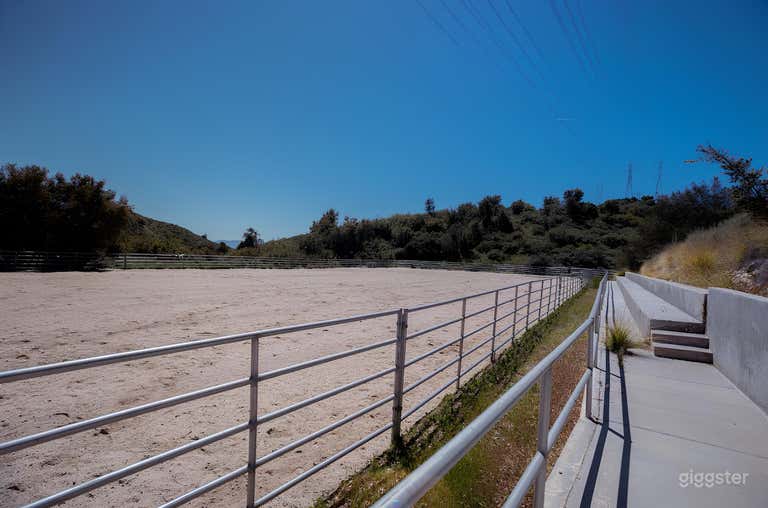  Grand Horse arena, private 400 acres Ranch 