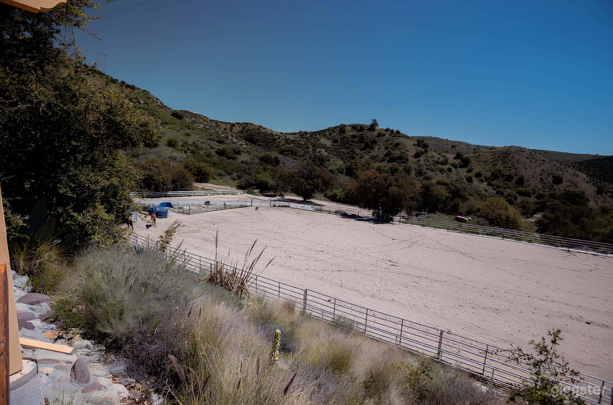 Grand Horse arena, private 400 acres Ranch Photo 3