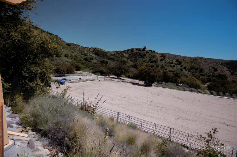  Grand Horse arena, private 400 acres Ranch 