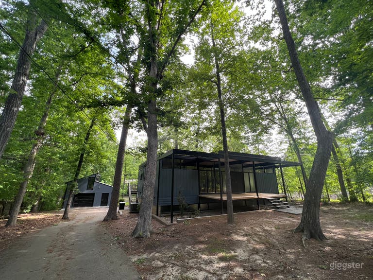  Mid-century modern home w/beautiful wood features  