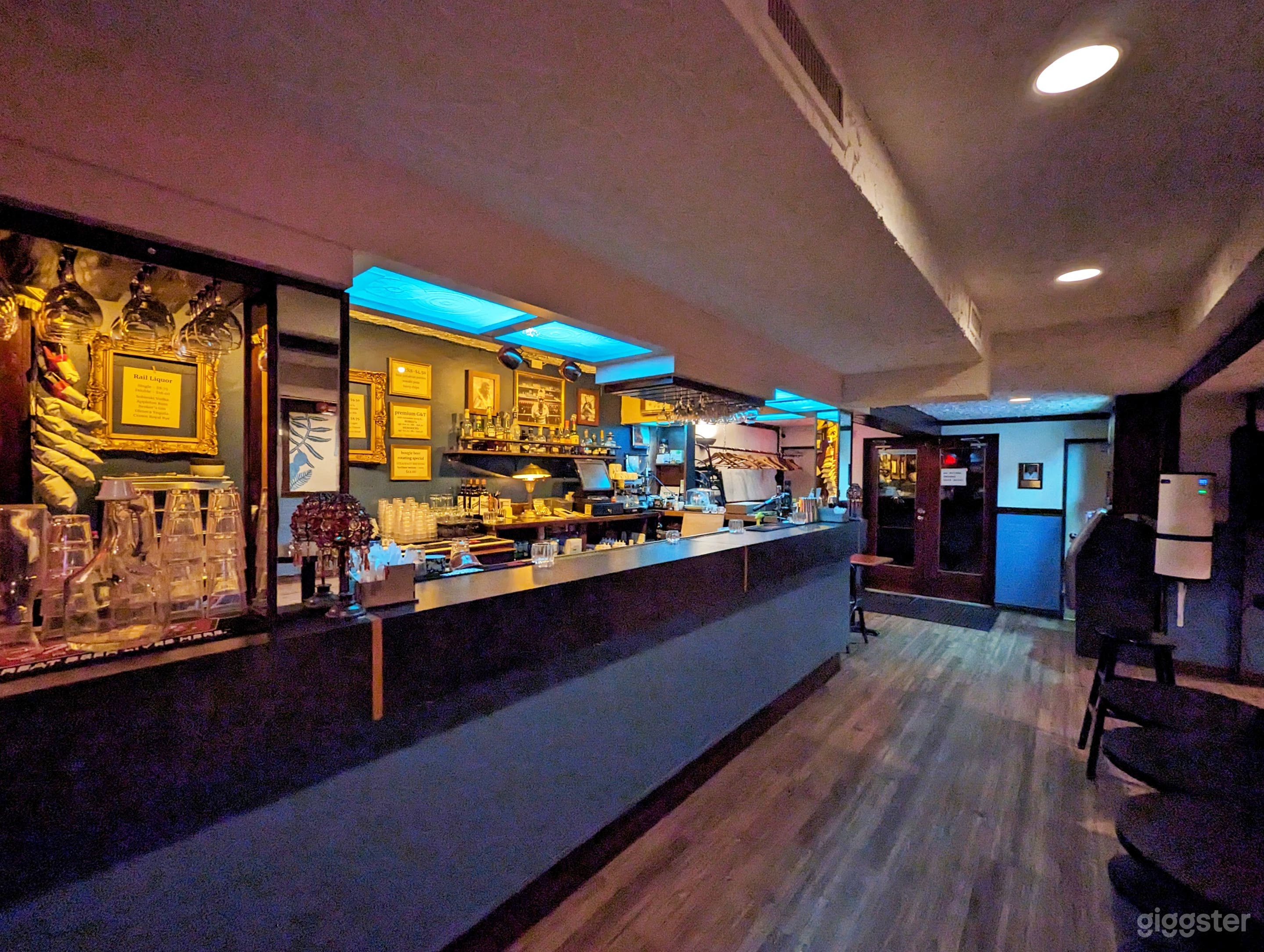 bar area 