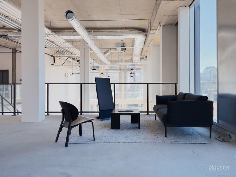  Level 2 - Lounge, south facing 