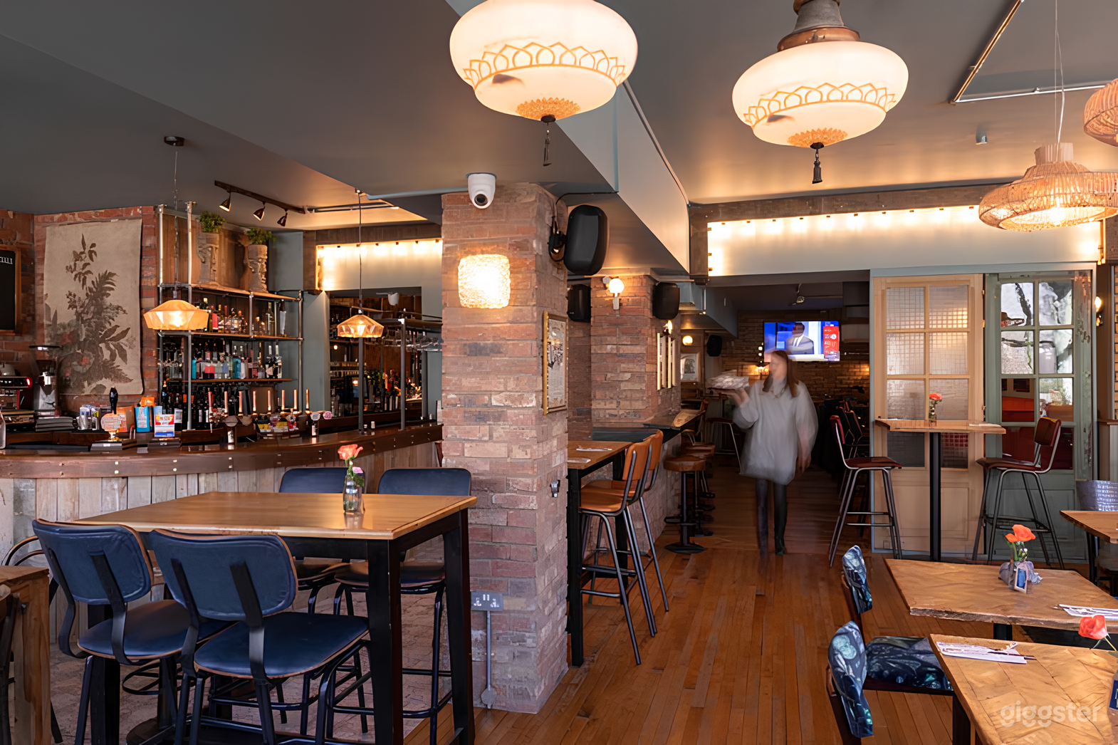 Behind the Arch - CLAPHAM SOUTH Photo 4