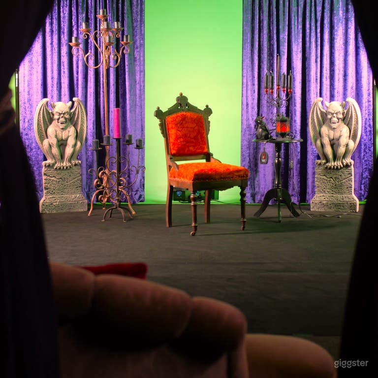  Pre-Lit, Sound-Proof, Studio-Sound Stage with Green Screen 