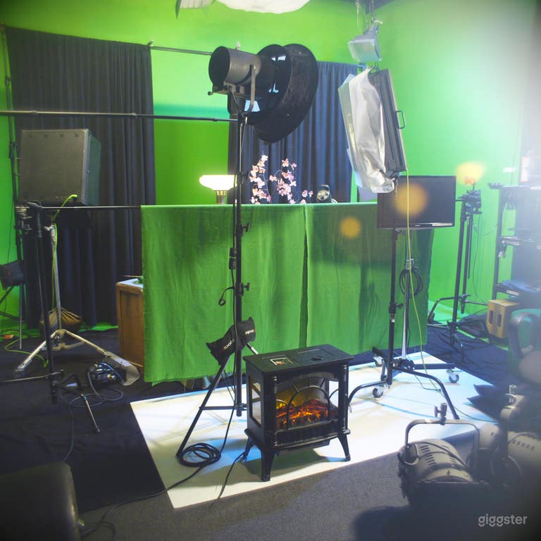  Pre-Lit Sound-Proof Green Screen Studio in Sunland 