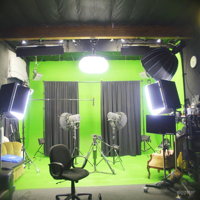  Pre-Lit Sound-Proof Green Screen Studio in Sunland 