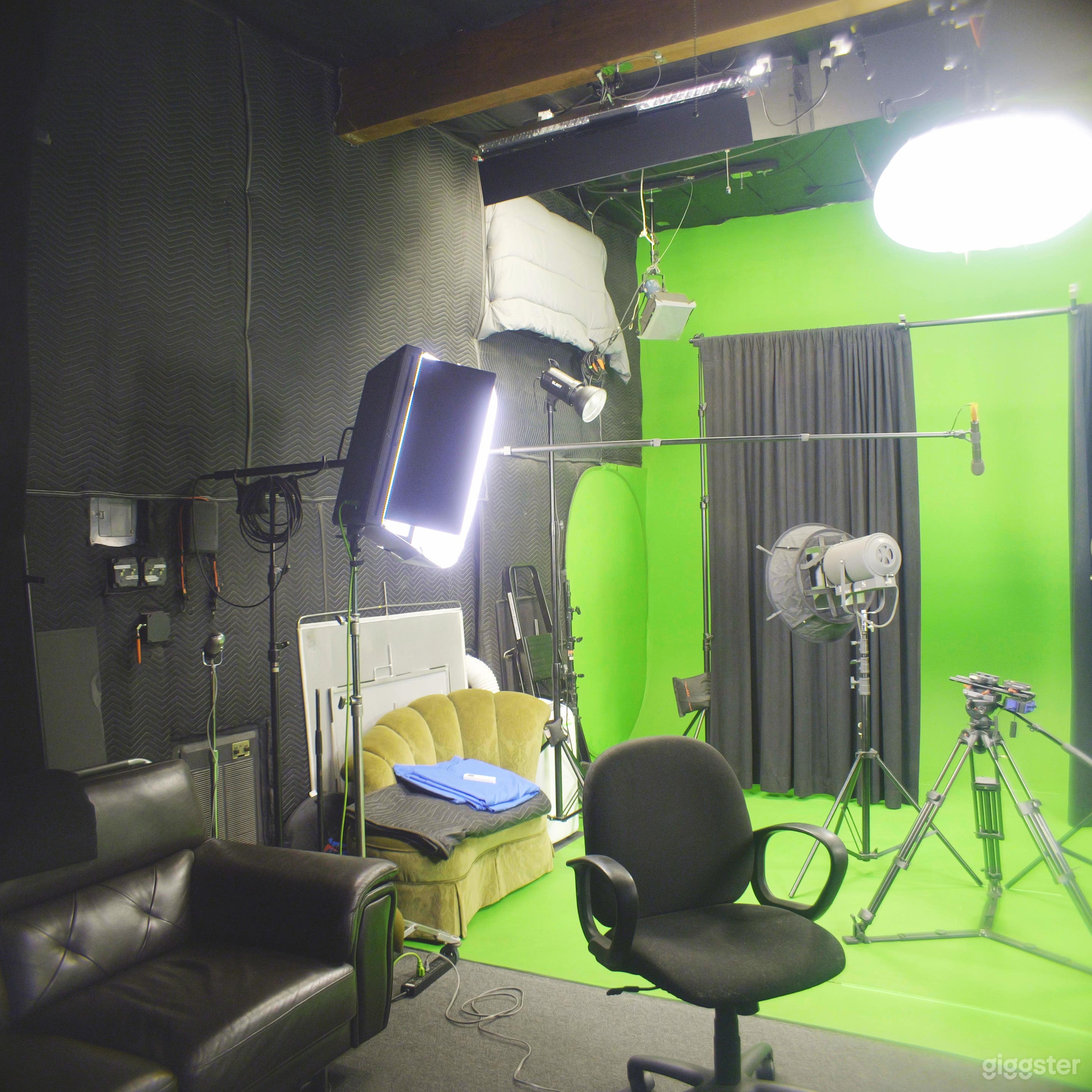Vorbeleuchtetes schallisoliertes Greenscreen-Studio in Sunland Foto 2