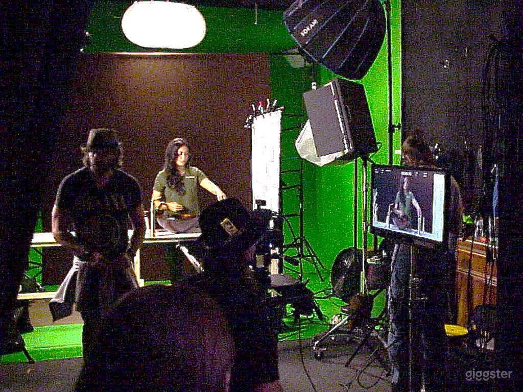 Pre-Lit-Sound-Proof Green Screen Studio / Sound Stage Photo 3