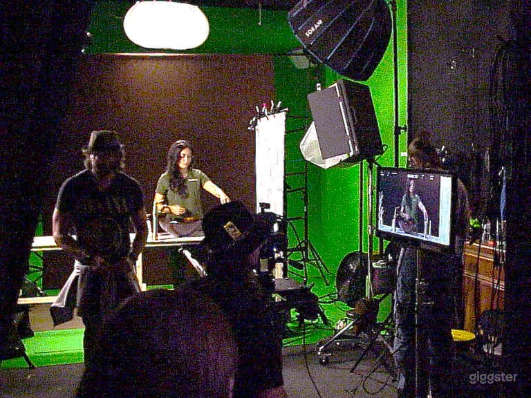  Pre-Lit Sound-Proof Green Screen Sound Stage 