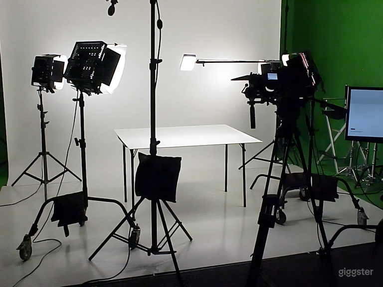  Pre-Lit Sound-Proof Green Screen Studio in Sunland 