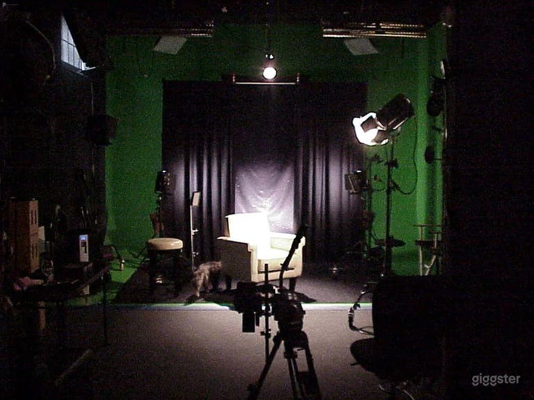  Pre-Lit Sound-Proof Green Screen Studio in Sunland 