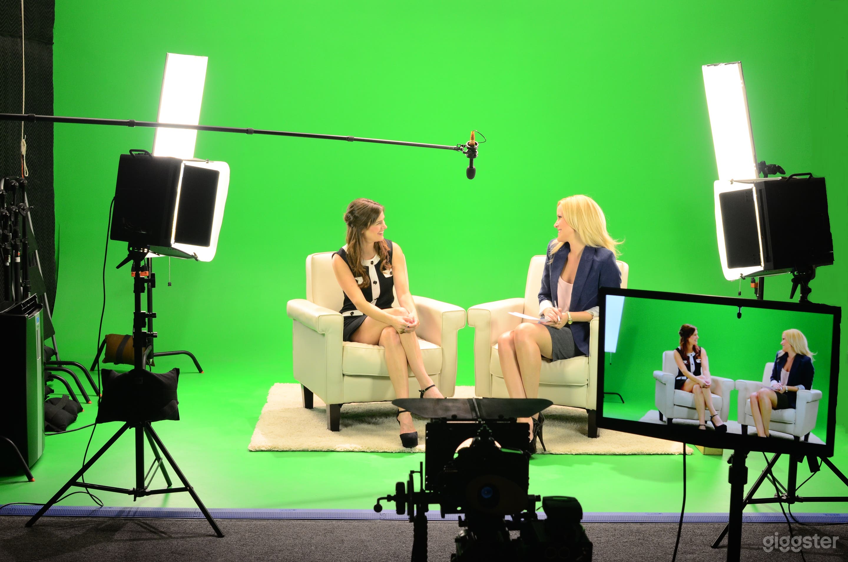 Pre-Lit-Sound-Proof Green Screen Studio / Sound Stage Photo 1