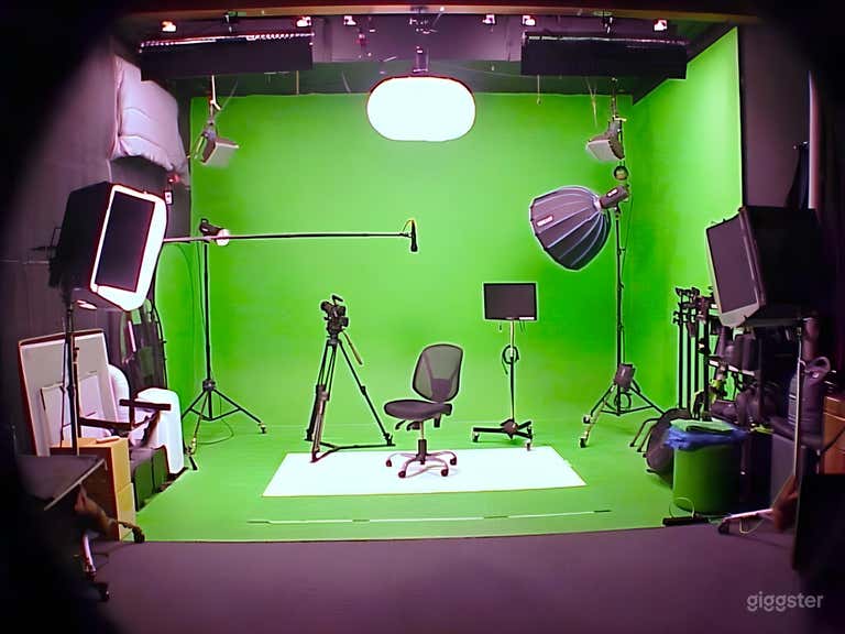  Pre-Lit Sound-Proof Green Screen Studio in Sunland 