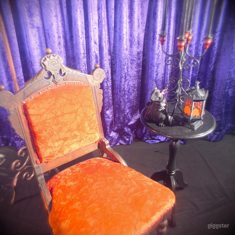 Pre-Lit, Sound-Proof, Studio-Sound Stage with Green Screen 