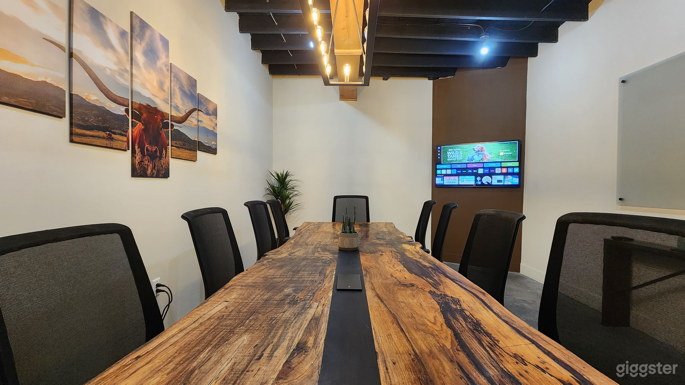 Western Room Photo 2