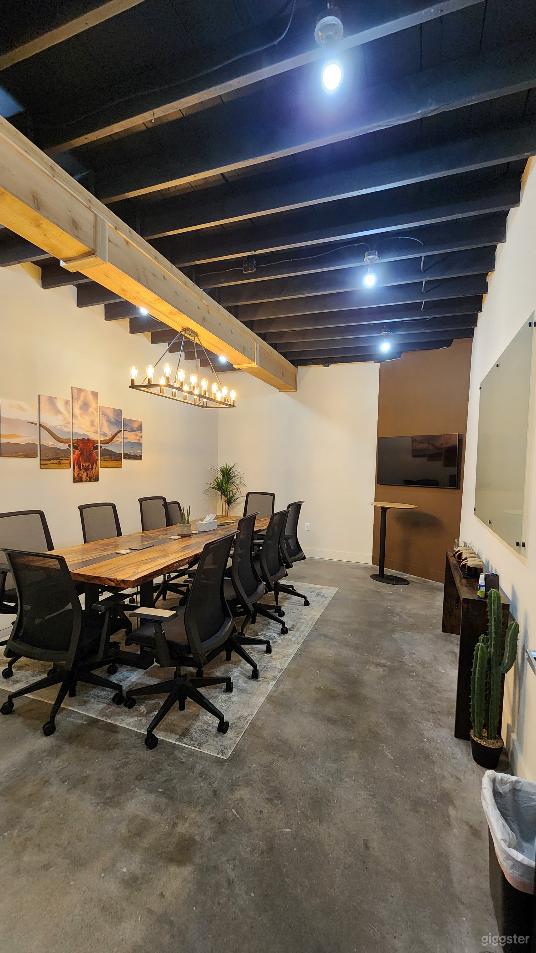 Western Room Photo 3