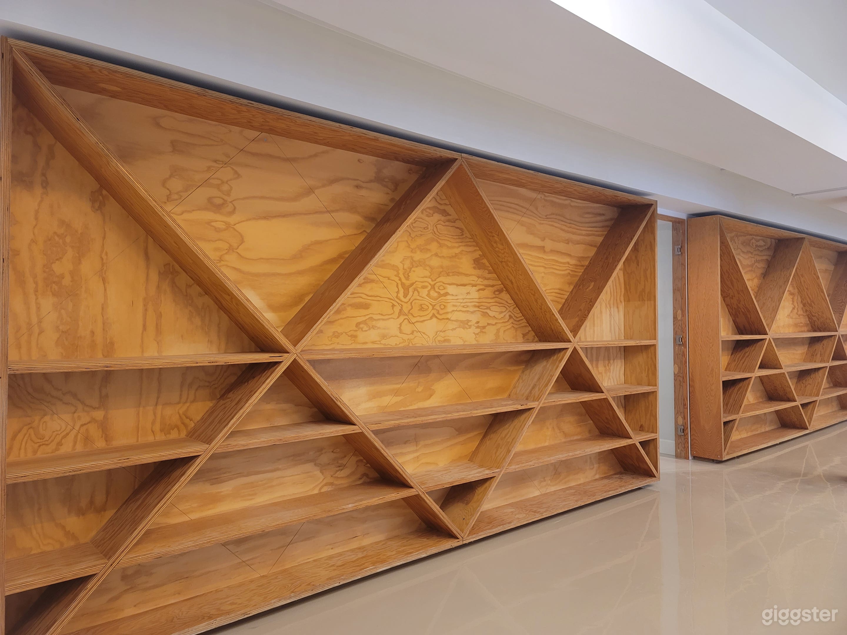 DUNDAS WEST STUDIO EVENING Photo 2