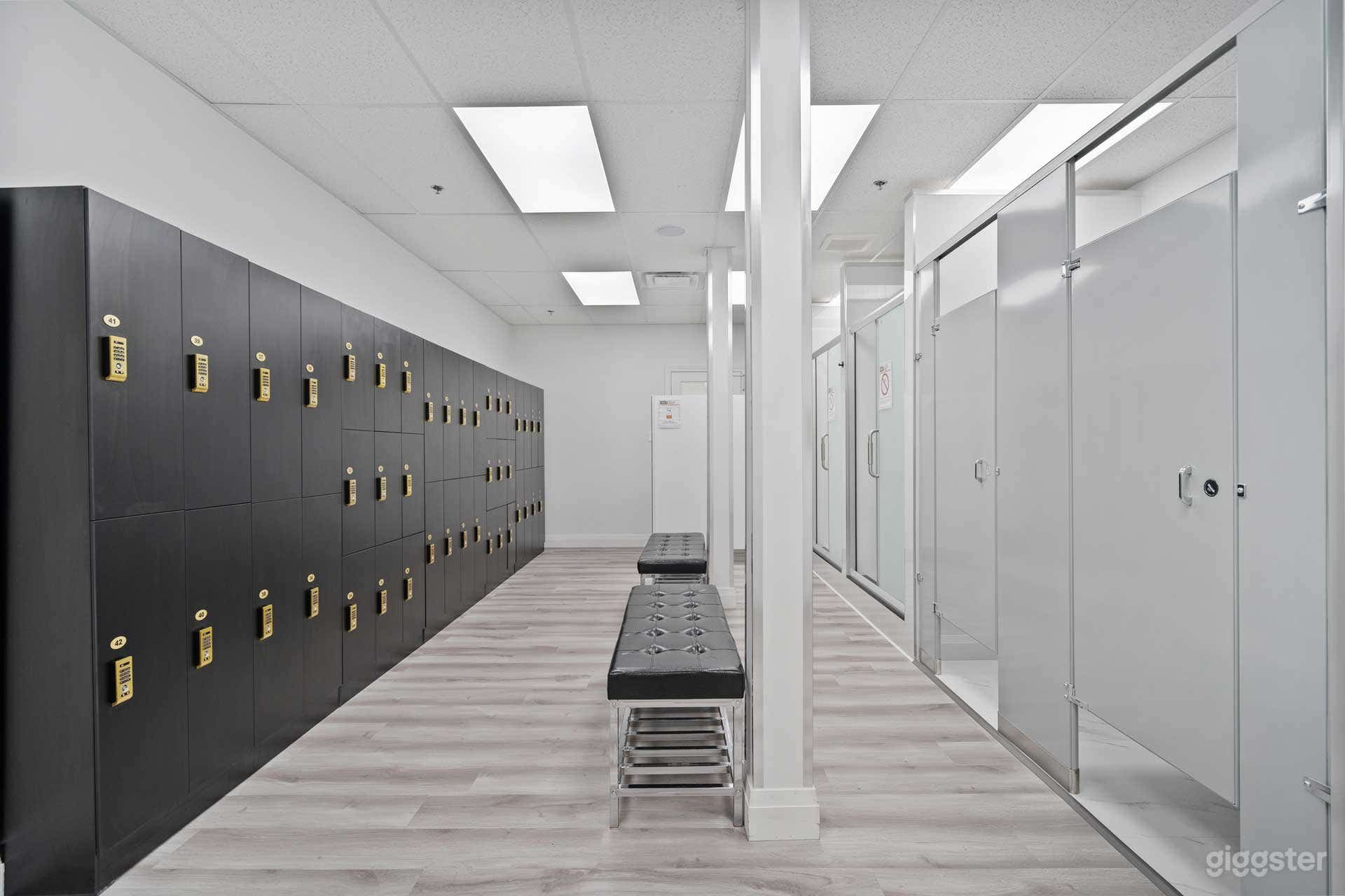 Large Open Space Yoga Studio Photo 4