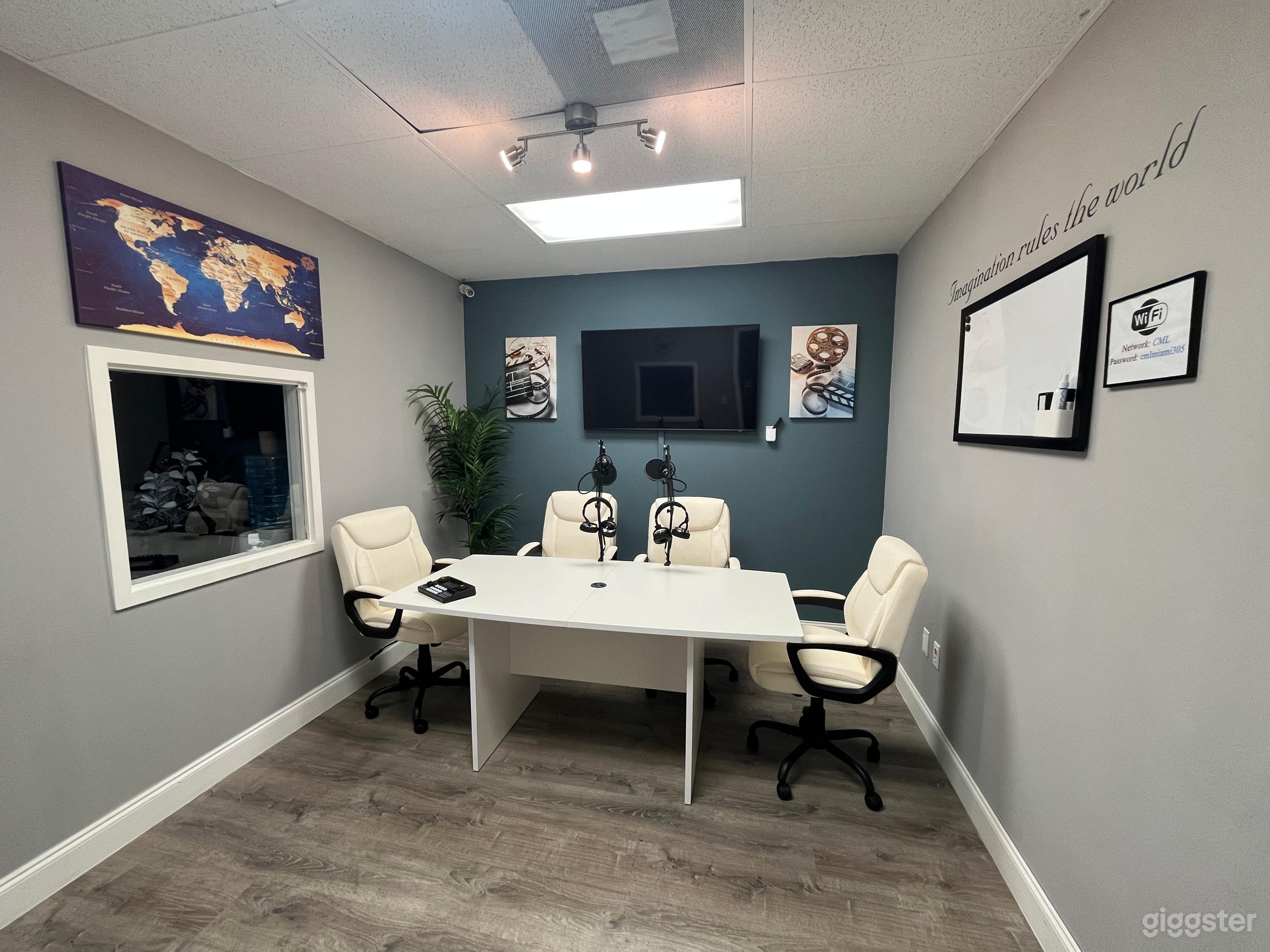 Conference Room for Meetings Photo 4