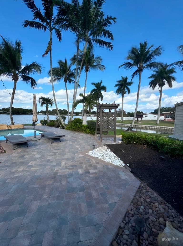  Maison privée en bord de lac tropical avec piscine de style resort 