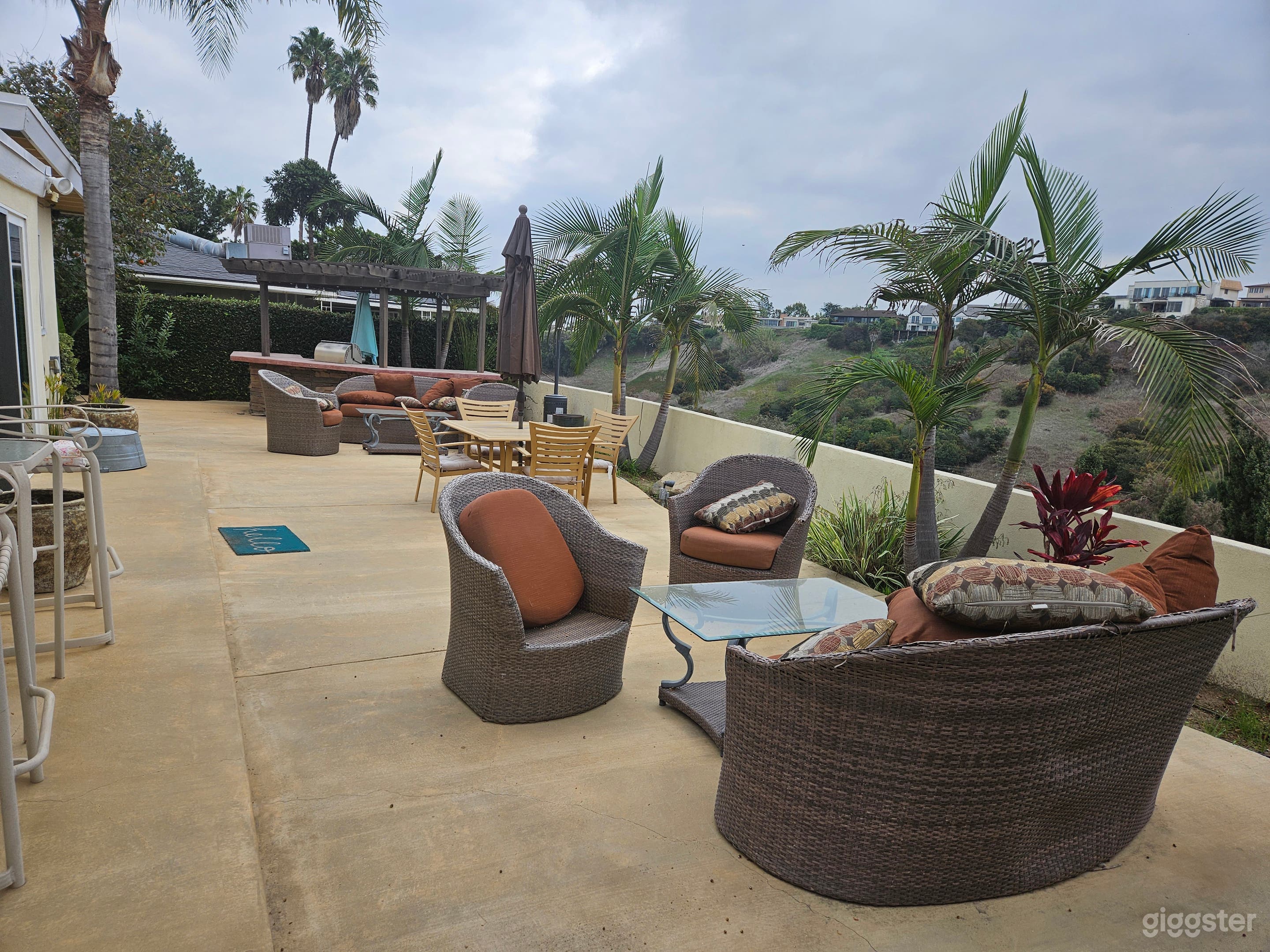 Hillside Terrace Backyard Photo 2