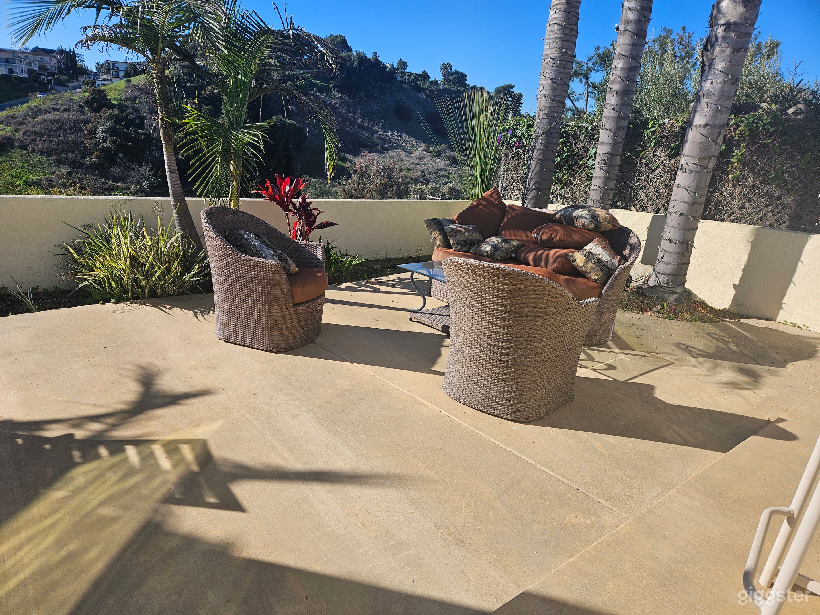 Hillside Terrace Backyard Photo 4