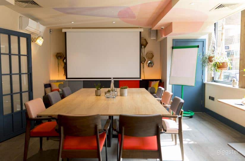 The Corner | London City Photo 3