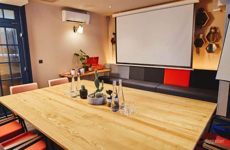 The Corner | London City Photo 1