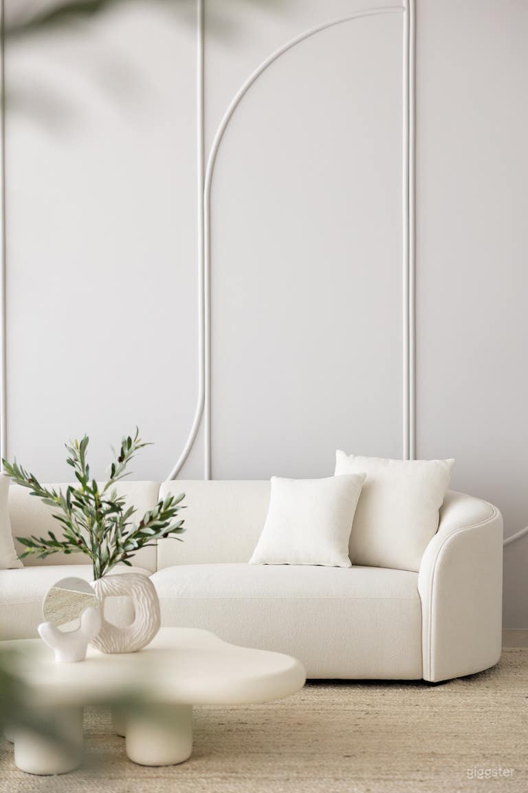  Loft moderno Mirage con grande doppia volta e parete grigia 
