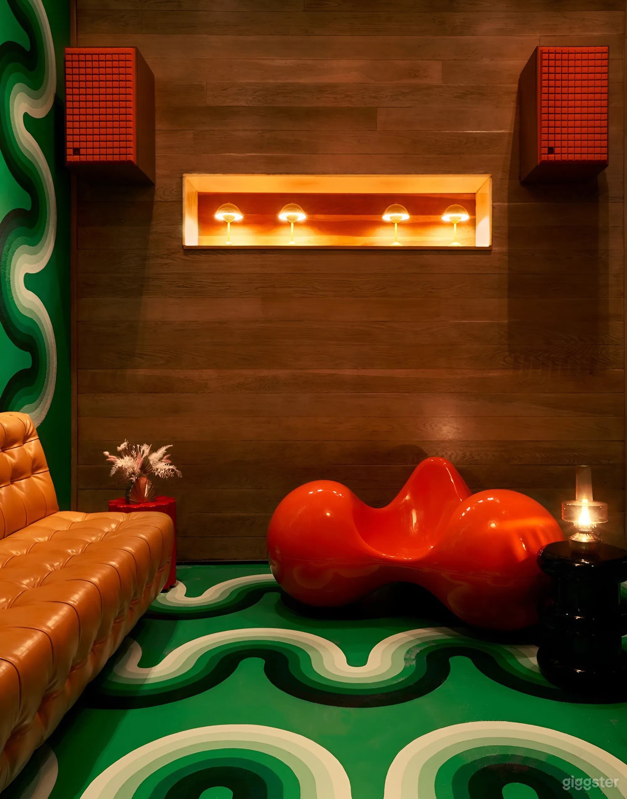 The Avedon Room: 1960s Mod-Inspired Outdoor Lounge Photo 2