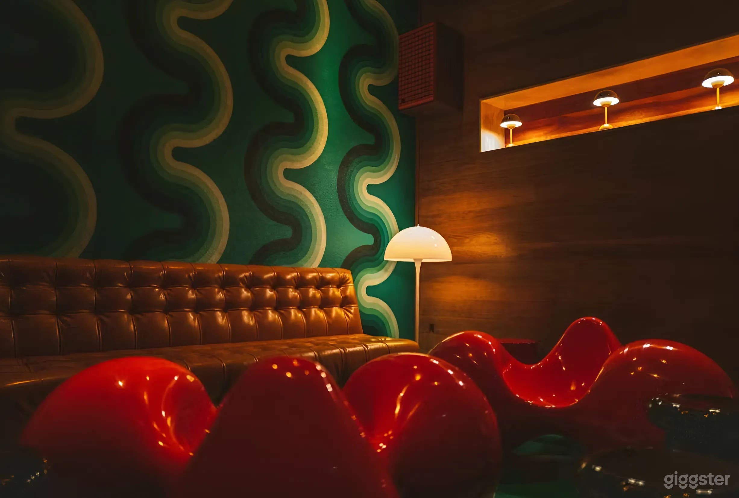 The Avedon Room: 1960s Mod-Inspired Outdoor Lounge Photo 4