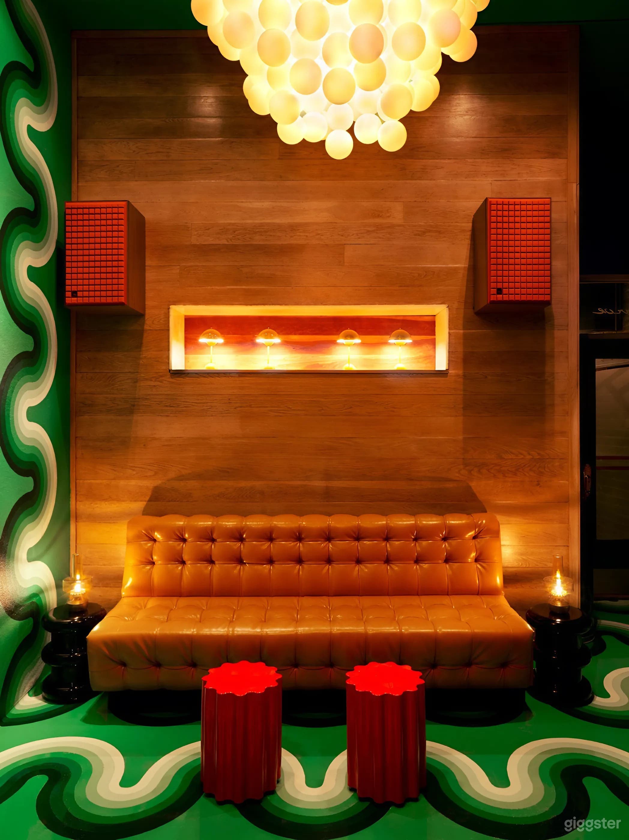 The Avedon Room: 1960s Mod-Inspired Outdoor Lounge Photo 3