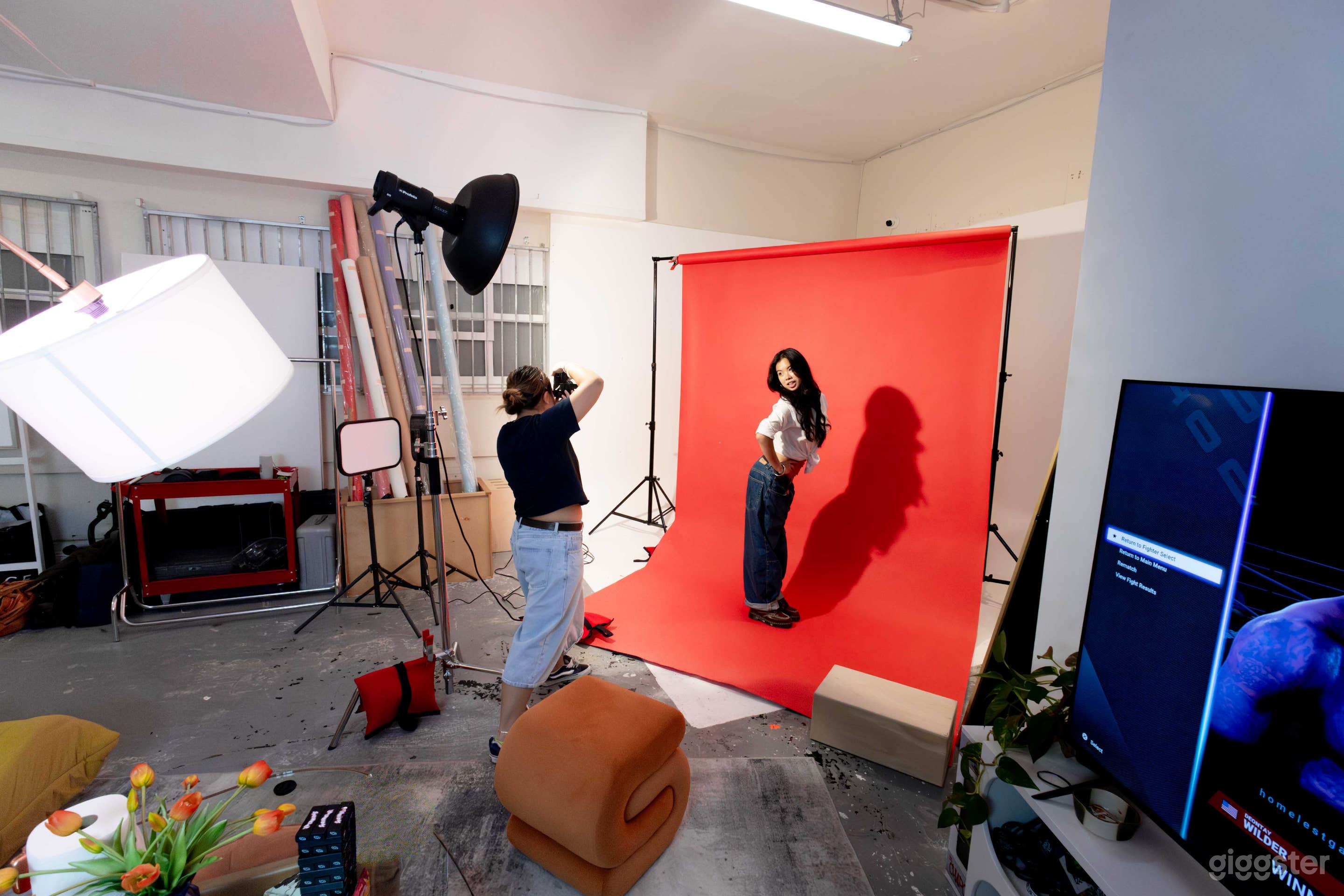 Mobile photo paper is also available, as shown in this picture with a stand-in model, providing extra flexibility for photo and video productions.