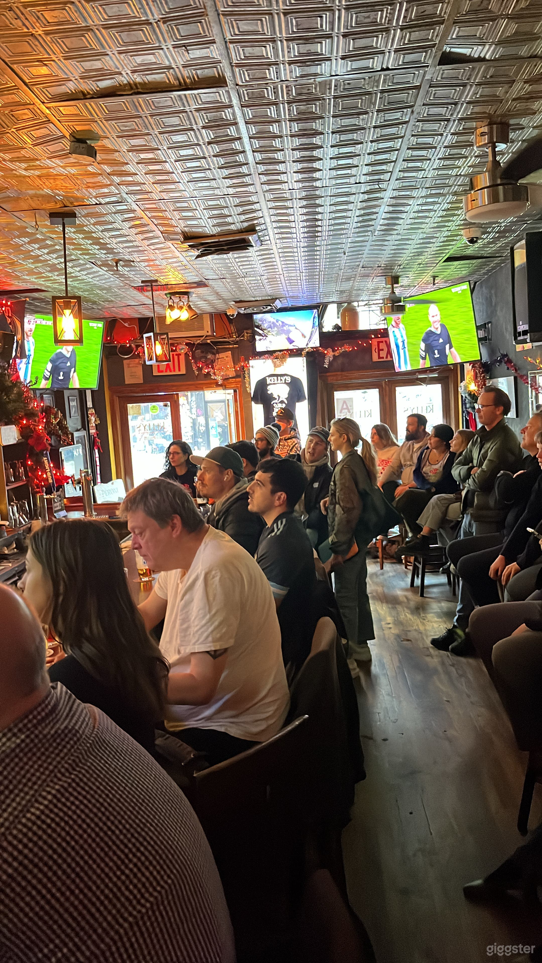 Kelly's Sports Bar Photo 3