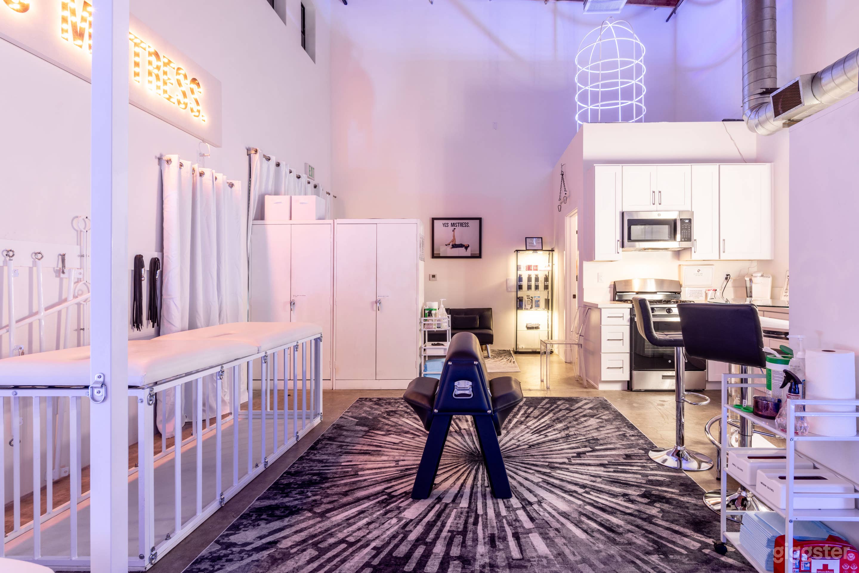 Urban Boutique Adult Studio Photo 3