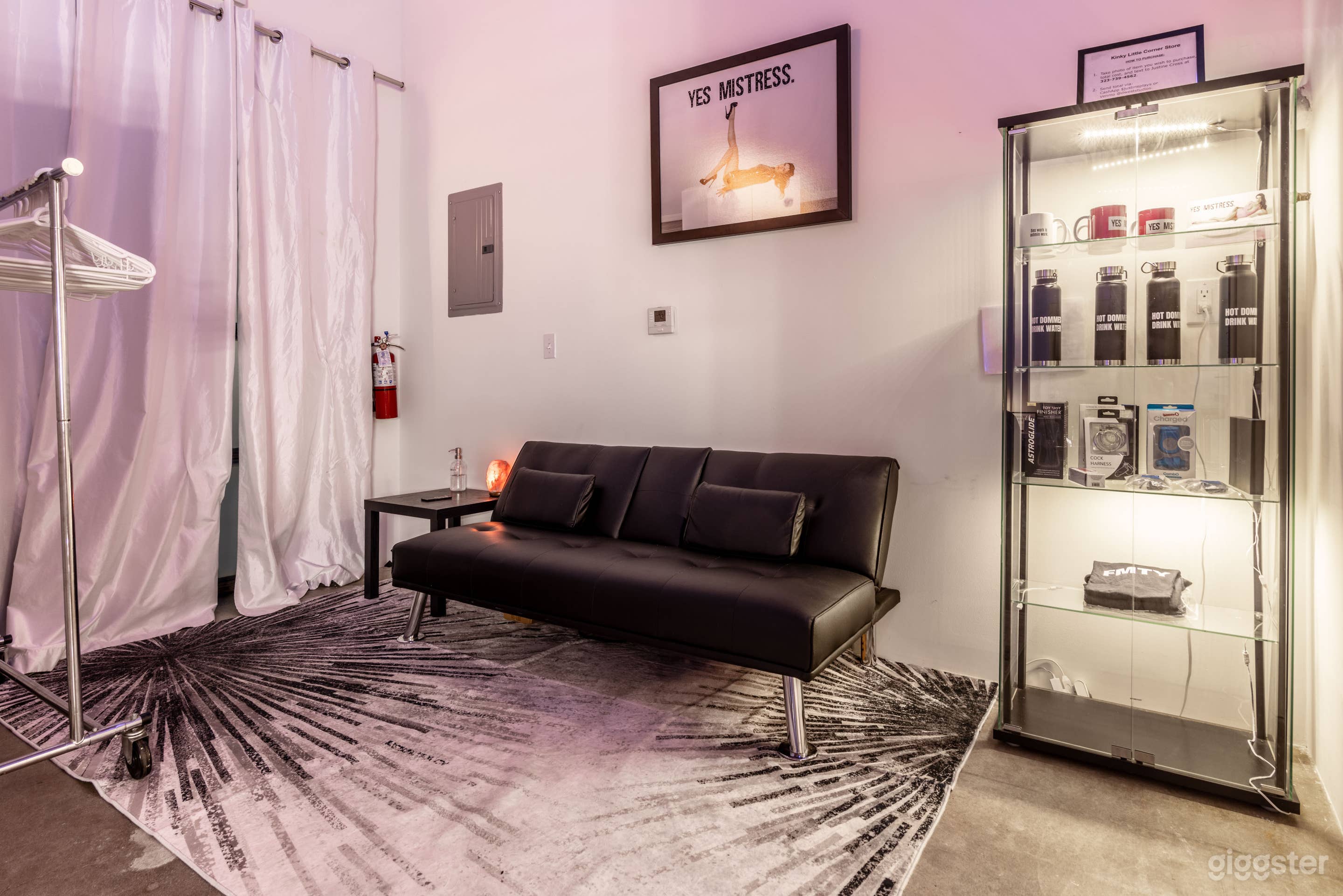 Urban Boutique Adult Studio Photo 4