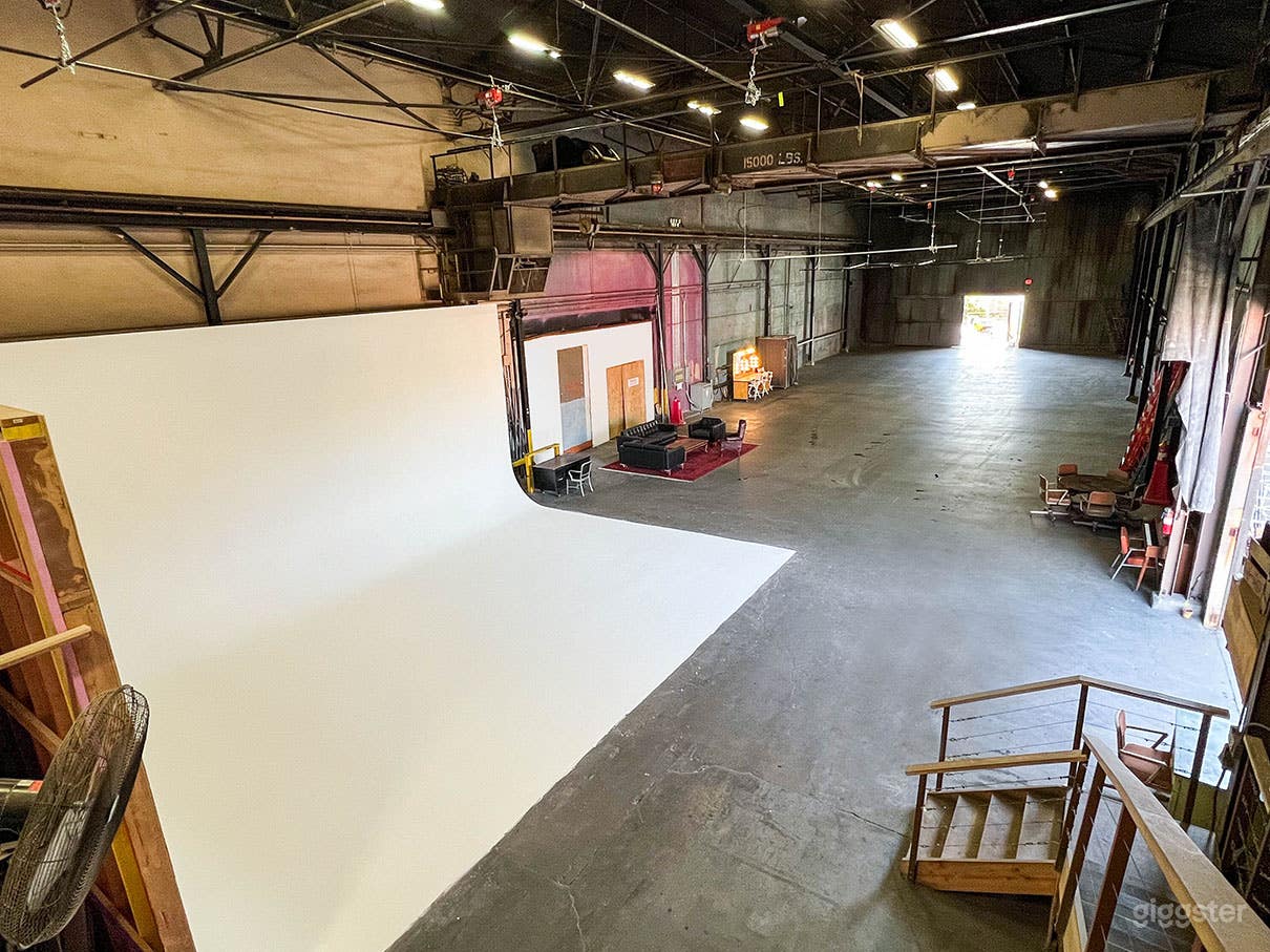 1940s INDUSTRIAL HANGAR/WAREHOUSE + STAGE + STUDIO Photo 2