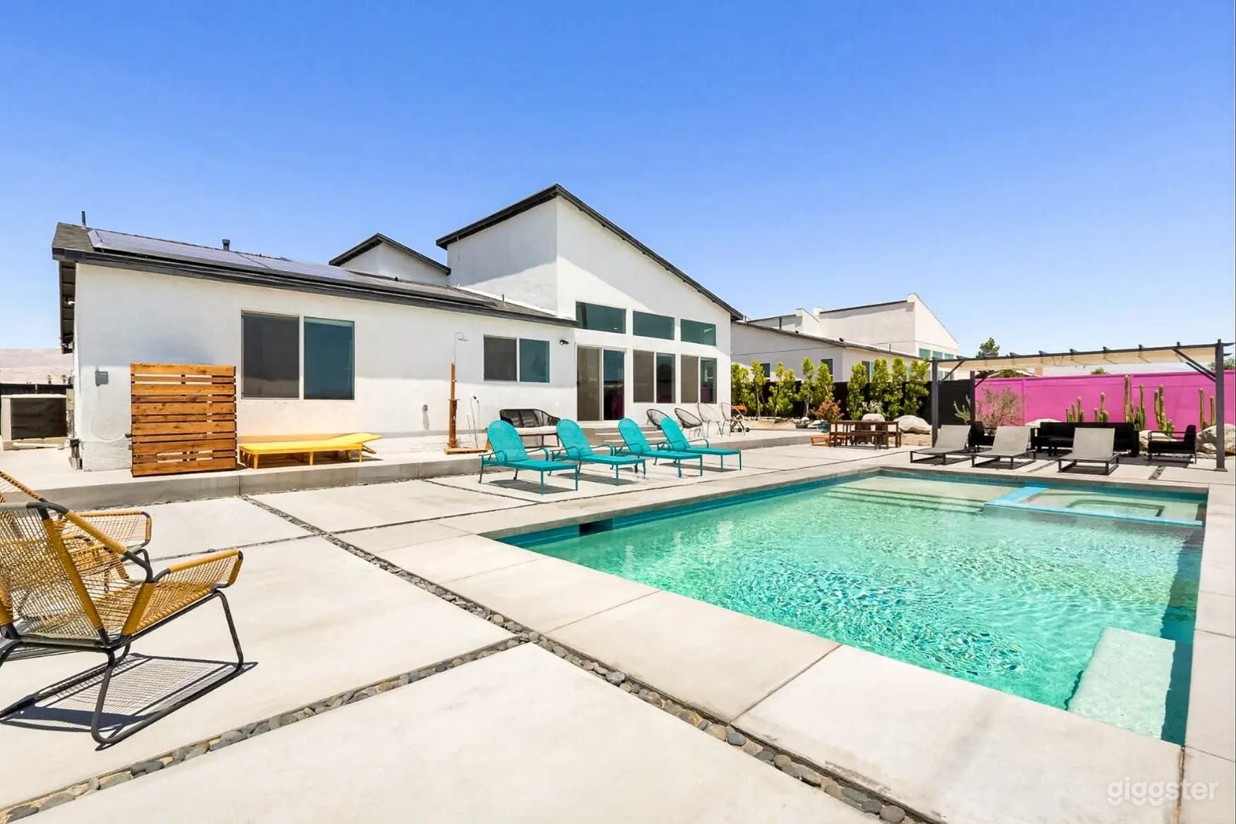 Creative Contemporary Outdoor Pool Photo 3