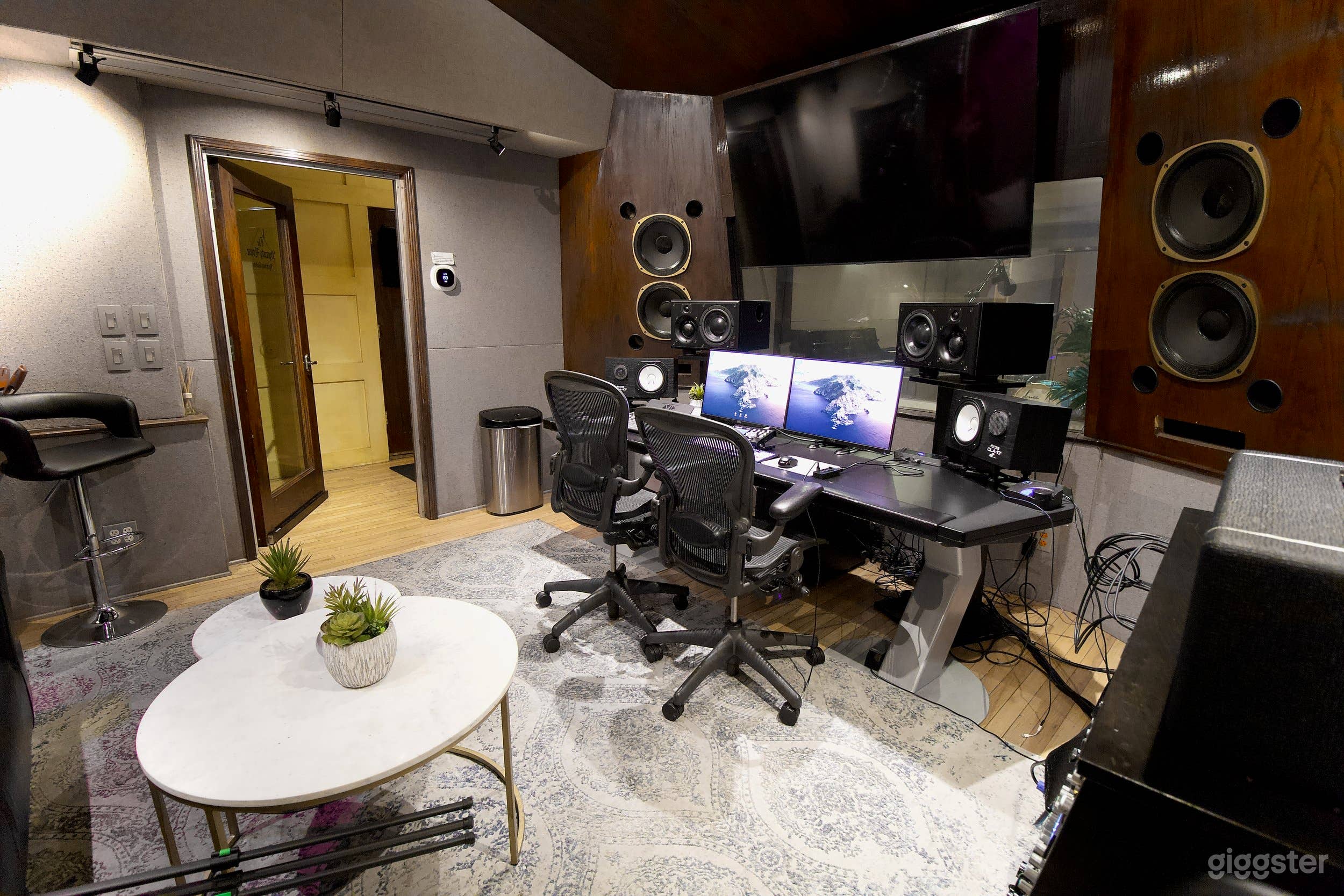 Recording Studio, Production Studio and Filming Photo 4