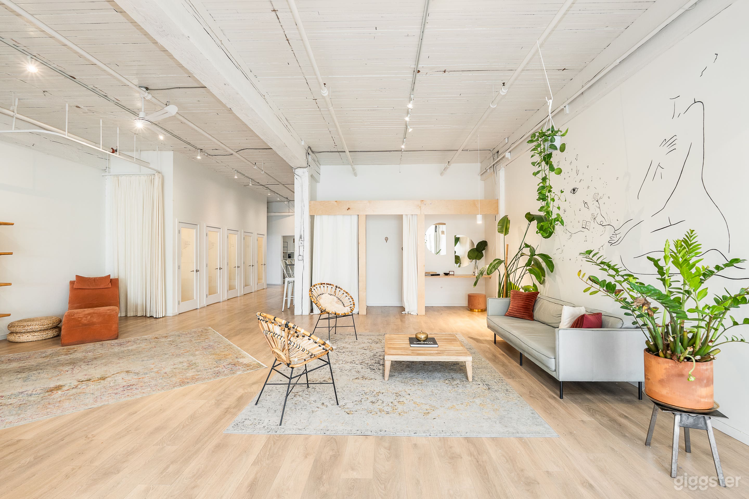 1,400sqr/ft - Open Studio/Yoga Space Photo 4