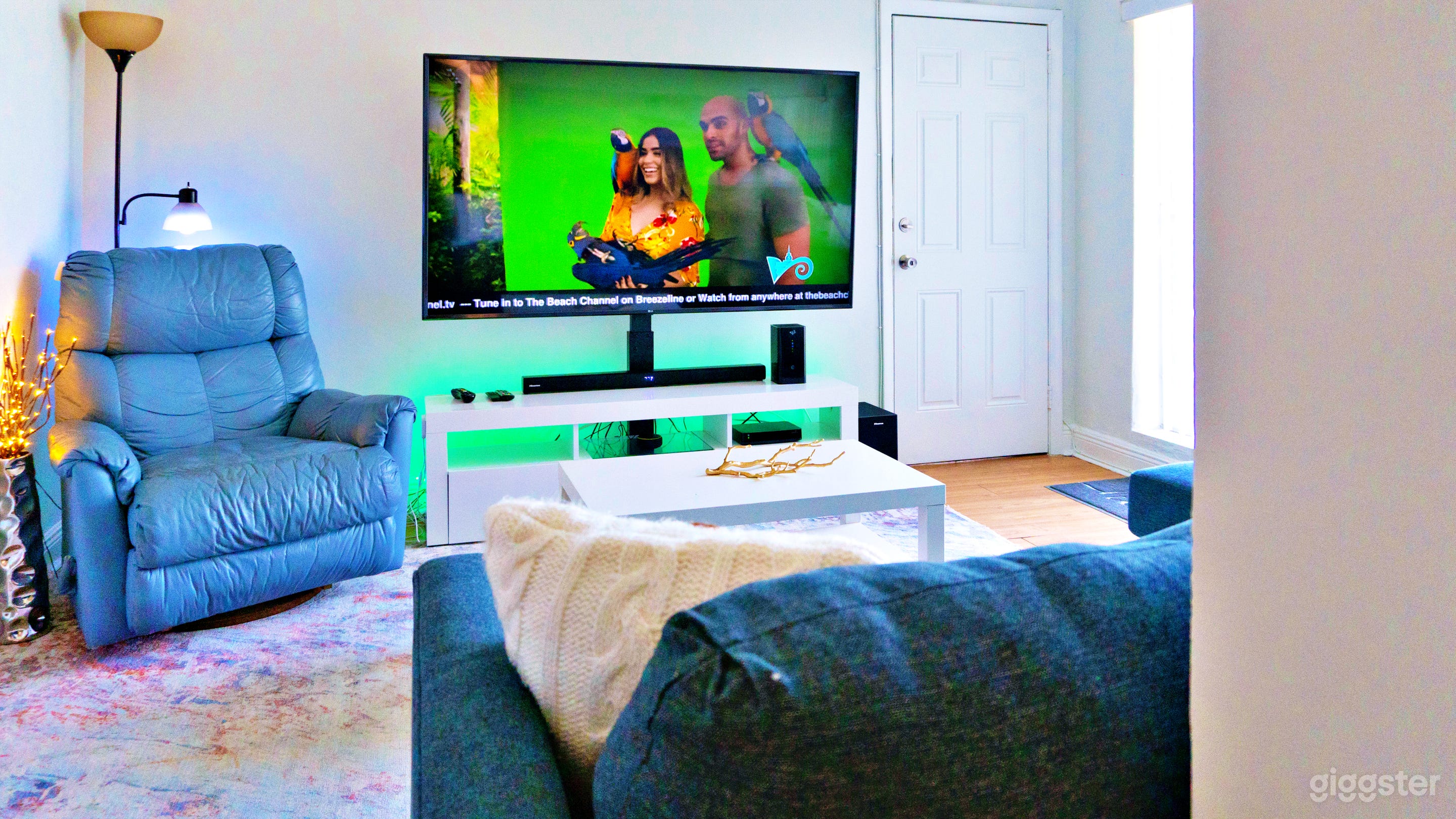 Quiet 2-Bedroom w/ Stunning Waterfront View Photo 2